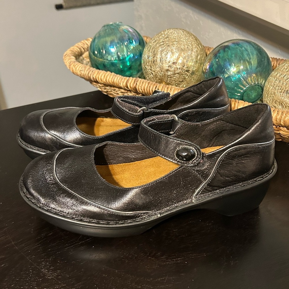 Naot Black Leather Mary Jane Comfort Flats Size 8